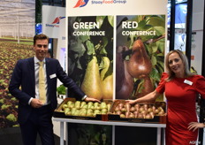 Mark Loojenga en Simone Kuijpers van Staay Food Group. Kleur bekennen met Green Conference en Red Conference. De enige rode peer die jaarrond leverbaar is.