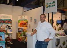 Dennis Koemans van Davis Europe op bezoek in de Fresh Plaza-stand