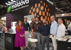 Team Schrijvershof op de stand van Moldova Fruct: Natasha Zhukova, Maarten Schrijvershof, Rene Kraaijeveld, Sjoerd Meijer, Willem en Maarten Schrijvershof, Jelmer Kleinjan