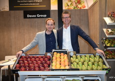 Uiteraard was ook Devos Group weer van de partij. Het bedrijf keek vol vertrouwen naar het nieuwe hardfruitseizoen met centraal op de stand weer de Rubis Gold. Hier vertegenwoordigd door Louis De Cleene en Tom Lemmens.