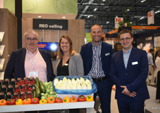 De stand van de REO Veiling met hier Philiep Willems, Melanie Dembélé, Niek Finaut en Remie Dewitte.