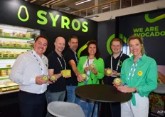 Maximilien Duvauchelle, Patrick Braster, Mathias Boels, Miet Vanderyse, Michael Mostaert en Margot Ooghe van Syros met de nieuwe avocado bowls.