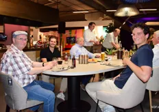 Ger Vissers (Vissers Bastings) met Wesley van Helden en Mathijs Peeters, beiden werkzaam bij Staay Food Group