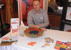 Frank Janssen, relatiebeheerder van ZON, staat twee keer op de foto