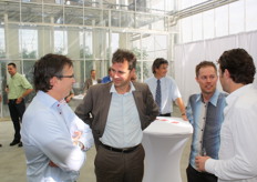 Bio-handelaren in gesprek. vlnr onder meer Jurgen van't Hoff (BioWorld), Gert Kogeler (Eosta) en Michel Groenewegen (2Organics)