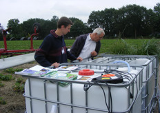 Rik de Werd en Jaques Rovers bij het biologisch filter