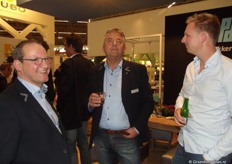 Cees van der Kaaij en Piet Rensen van PDI met Roland Kouwenhoven van Triomaas.