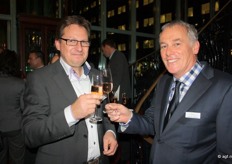 Patrick Franken (Vitapep) proost met Cees den Hollander