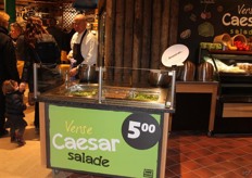 of de salade in de winkel laten maken