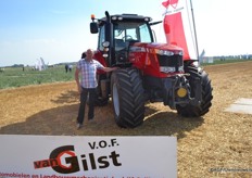 Bas van Gils met de nieuwe Massey Ferguson