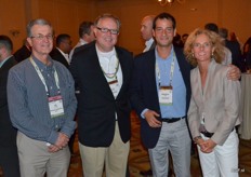 De vertegenwoordigers van de Port of Miami met links Ott Krueger van Hermans Suikermais en rechts Barbara Staals van het consulaat in Miami