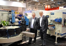 Martin Stolze is the dealer of Demtec machines for the Dutch and German market. In the picture Herman Naaktgebore and Geert Dresmadil.