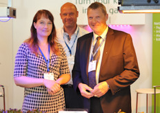 Sanna Rosnell and Esa Kivioja of NetLed together with Dutch distributor Eduard Groeneveld of Groeipassie.