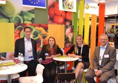 De Belgische afgevaardigden Koen Vanherck van D&G Fruit, Anneleen Leon van VLAM, Egle Eimontaite van Freshfel Europe en Jos Craemers van BelOrta