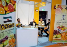 Mustafa Altaf (Altaf Hussain Trading Company) op bezoek bij dhr. Khalaji van Oceanic Fruit Marketing Limited