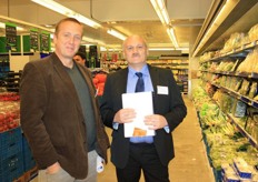 De champignon-experts bij 'hun' afdeling: Diederick Knijnenburg van Oeakfield Champignons (links) en Pierre Groen van Banken Champignons (rechts).