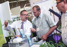 Steven Gallo of Cube Cap showing some of the benefits of the unique water saving drip cap system.