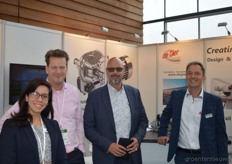 De Gier Drive Systems - Alexandra Noguera, Wouter Heezen, Robert Vink (Alumant Zeeman) and Robert Langelaan. At this moment Robert visited the booth of De Gier Drive Systems.