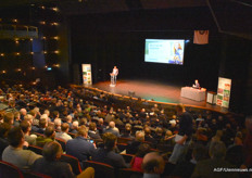 Wim Waterman begint aan zijn presentatie over de Toekomst van de Ui.