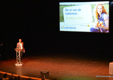 Wim Waterman met zijn presentatie over 'De ui van de toekomst'.