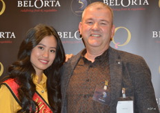 Ook de fotograaf Andries Gunter moest even op de foto met Miss Belgium.