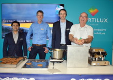 Natuurlijk was hij weer present! De lekkerste stroopwafelbakker van Nederland, Markus van Markus&Markus Stroopwafels bv. Samen met de mannen van Hortilux: Orchan Koelijev, Rene v/d Sar en Kurt Zwemstra.