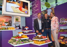 Pieter Quartel, Tonnie de Lange en Annelies Looije van Nature's Pride. Een bedrijf met een breed assortiment exoten, zomerfruit en avocado. Doel van deelname aan VEG is om exotisch fruit te promoten richting groentespeciaalzaken.