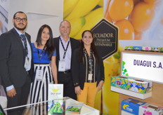 Duagui SA uit Ecuador is exporteur van bananen. Victor Gonzalez G, Sandy Valencia, Victor Gonzalez S en Cynthia Barragan.