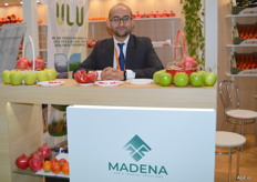 Madena is ook een Azerbeidzjaans bedrijf. Ali Mamadov vertelde over het exportprogramma.Granaatappelen, sharonfruit, peren, kersen en perziken zijn de hoofdproducten. Sinds kort worden ook appels verkocht.