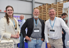 Kelly van der Knaap en Remco Beekman van Soho Produce met Marco Retel van abbGrowers