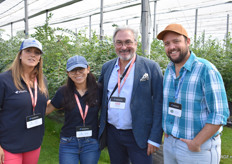 Estefania Rodriguez Arquero en Ana Gago van Sekoya met Stephan Weist van Rewe en Lucas Rosello van Alpine Fresh