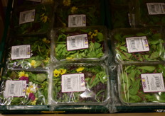 salademix met eetbare bloemen