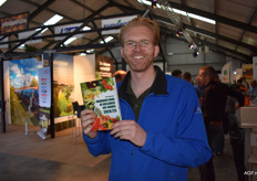 Bob Koelmans van Plantera komt even een nieuw handboek AGF scoren bij ons in de stand