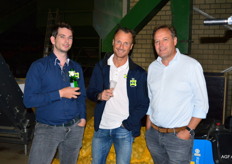 Jelle Herewijnen en Ronald Marees van NNZ en Jaap van der Sar van Sarco Packaging.