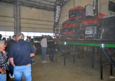 Ook demonstratie van de optische sorteermachine. Dat ging gepaard met veel stof.