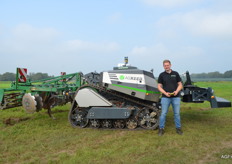 Pieter Rooijakkers van AgXeed gaf een demonstratie van de cultivar. Het is een geheel autonome machine die op afstand aangestuurd kan worden en kan zelfstandig het veld in, het ingebouwde veiligheidssysteem zorgt ervoor dat de machine automatisch stopt als er personen en objecten in de buurt komen. 