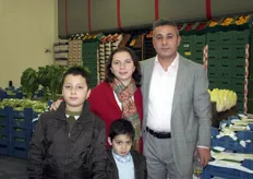 Can, medewerker van Lukassen, met zijn gezin.