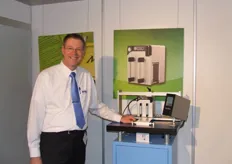 André den Bak van Kortho bij de Kortho QiC 53i Thermal Transfer printer
