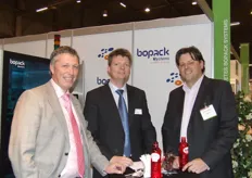 Gerhard Kramer van Bopack, Martijn Koppe en Jeffrey Verberne van Zetes. Onlangs heeft Zetes, de Europese specialist in oplossingen voor de automatische identificatie van goederen en personen, de Print & Apply activiteiten van Bopack Systems overgenomen.